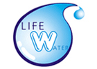 파란 물방울모양의 LIFE WATER라는 글자가 새겨있는 심벌마크